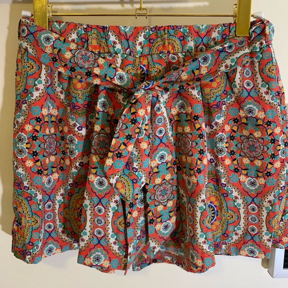 Red Printed Paper Bag Shorts With Bow - Picture 4 of 5